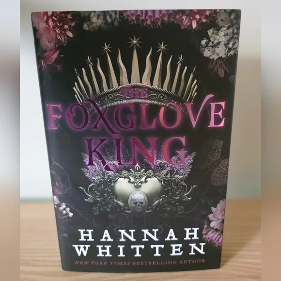 FairyLoot Exclusive Edition – The Foxglove King by Hannah Whitten - Picture 2 of 7